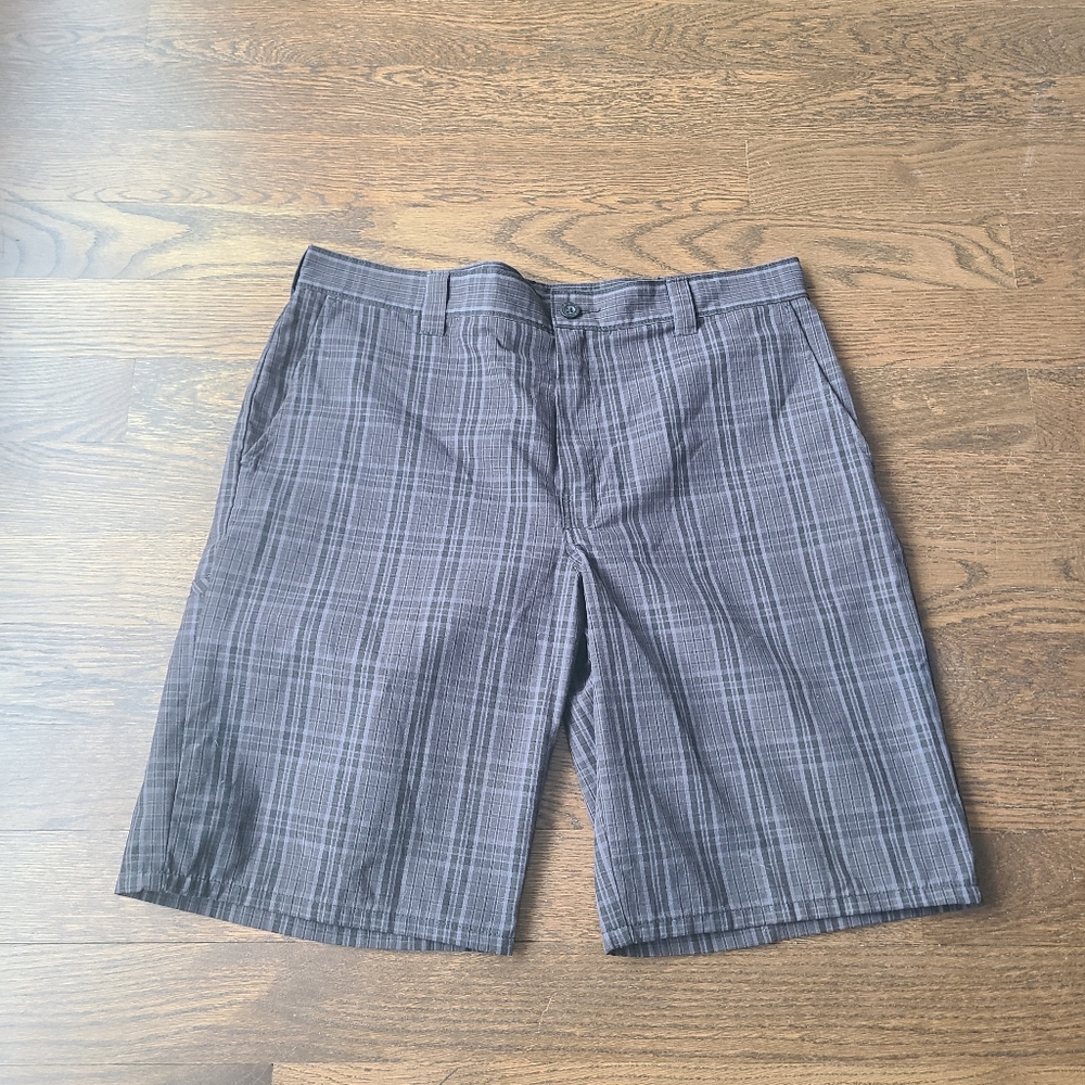Dickies Men's Gray Plaid Shorts Sz.38